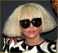 /album/photogallery/lady-gaga-monster-cable-dracula-05-jpg/